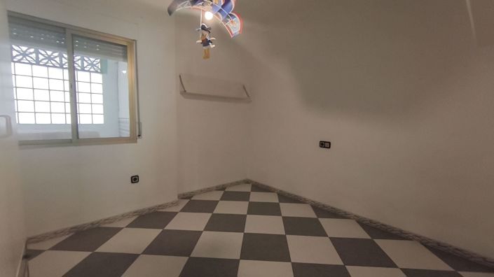 Image No.13-4 Bed Townhouse for sale