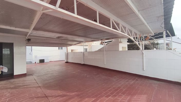 Image No.17-4 Bed Townhouse for sale
