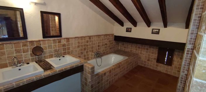 Image No.38-5 Bed Country House for sale