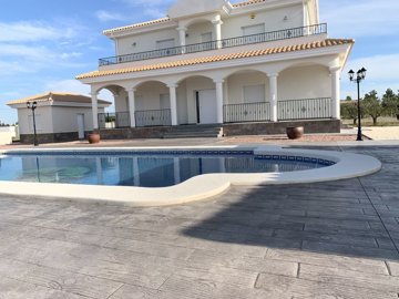 4 Bed Villa for sale