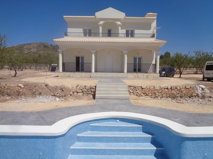Image No.1-4 Bed Villa for sale