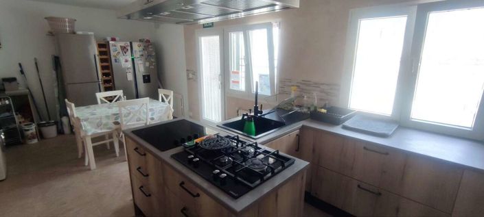 Image No.42-9 Bed Commercial for sale