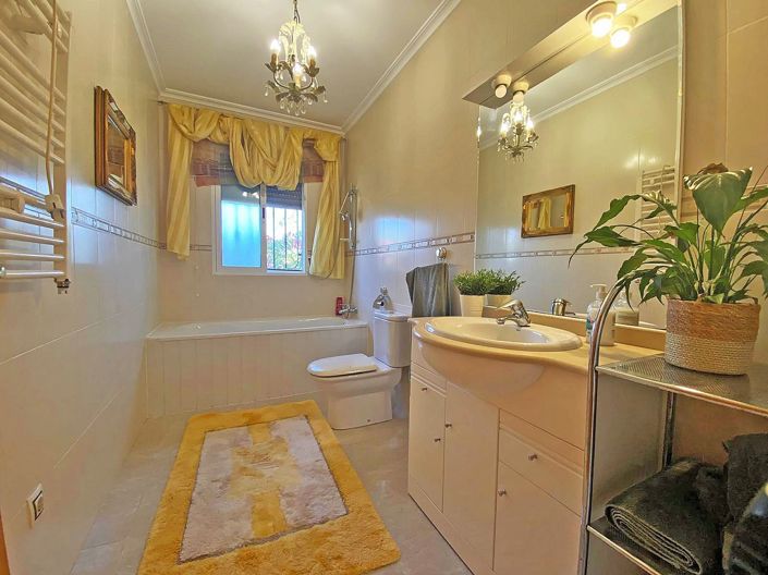 Image No.7-3 Bed Villa for sale