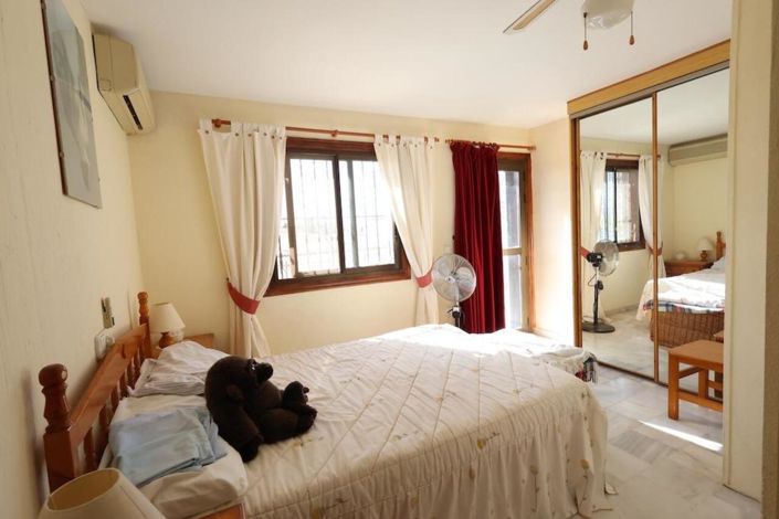 Image No.12-3 Bed Townhouse for sale