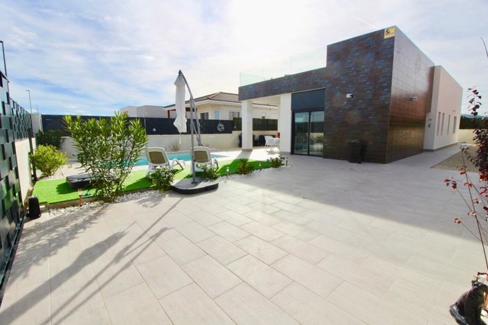 Image No.3-3 Bed Villa for sale