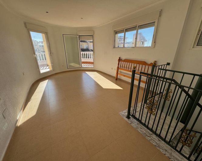 Image No.6-4 Bed Villa for sale