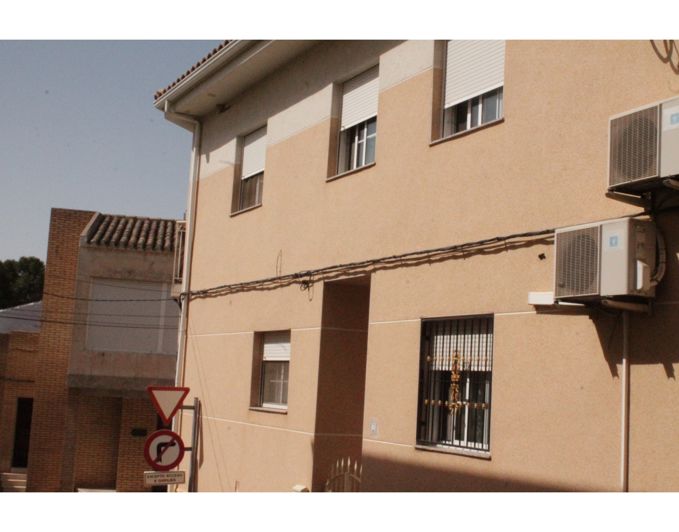 Image No.1-3 Bed Townhouse for sale