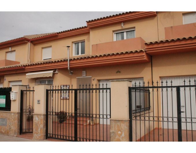 Image No.1-3 Bed Townhouse for sale