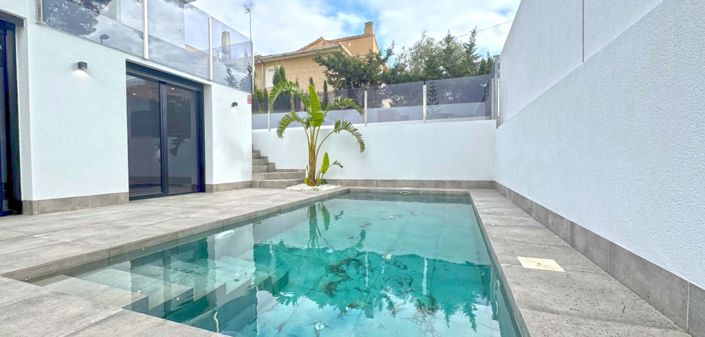 Image No.1-Villa de 4 chambres à vendre à Torrevieja