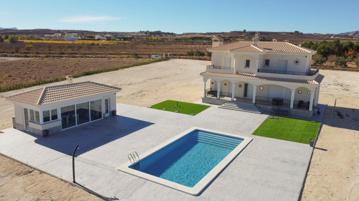 Image No.1-4 Bed Villa for sale