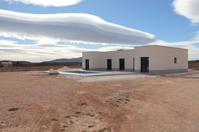 villa-for-sale-in-pinoso-5