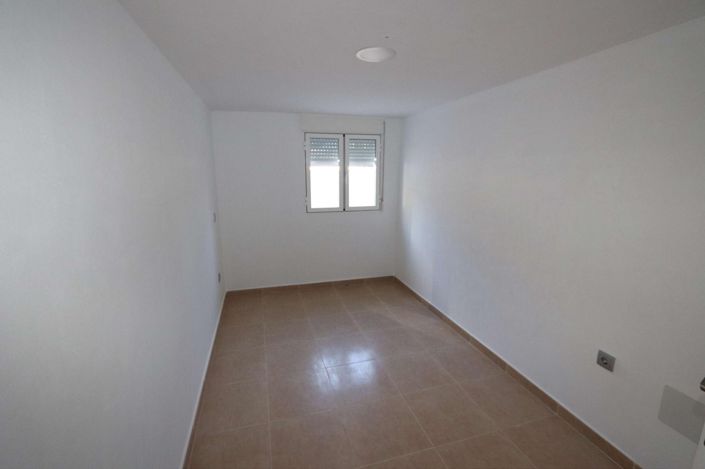 Image No.14-11 Bed Commercial for sale