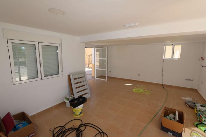 Image No.16-11 Bed Commercial for sale