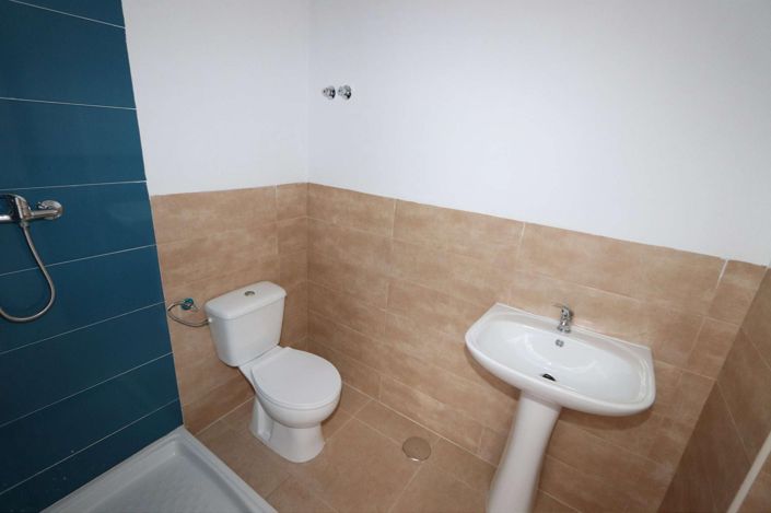 Image No.26-11 Bed Commercial for sale