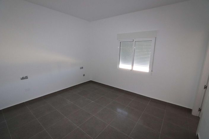 Image No.29-11 Bed Commercial for sale