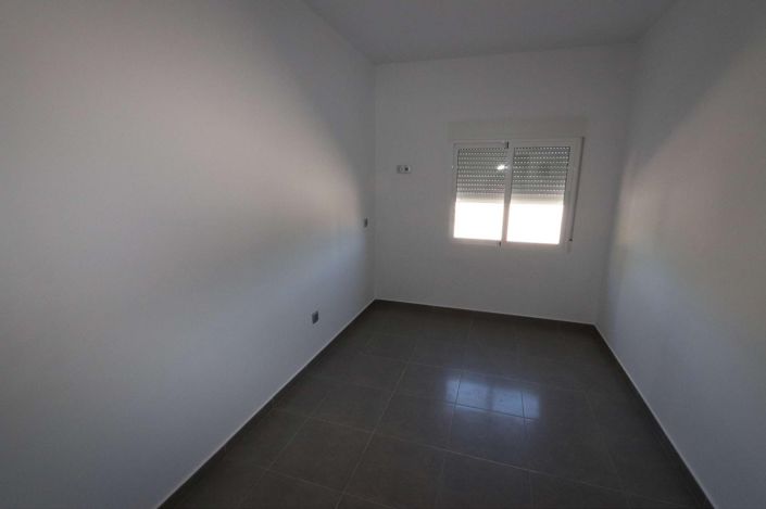 Image No.34-11 Bed Commercial for sale