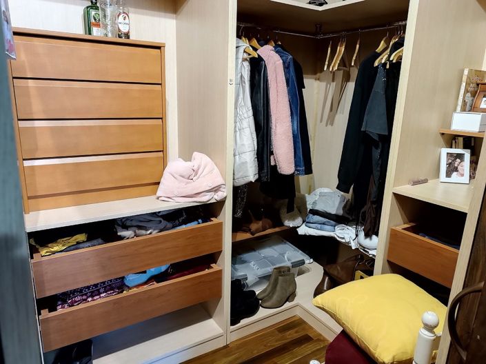 Image No.10-7 Bed Property for sale