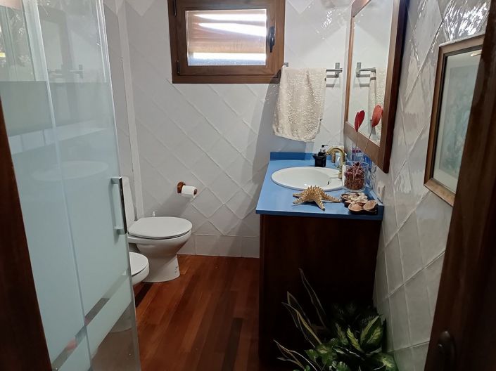 Image No.12-7 Bed Property for sale