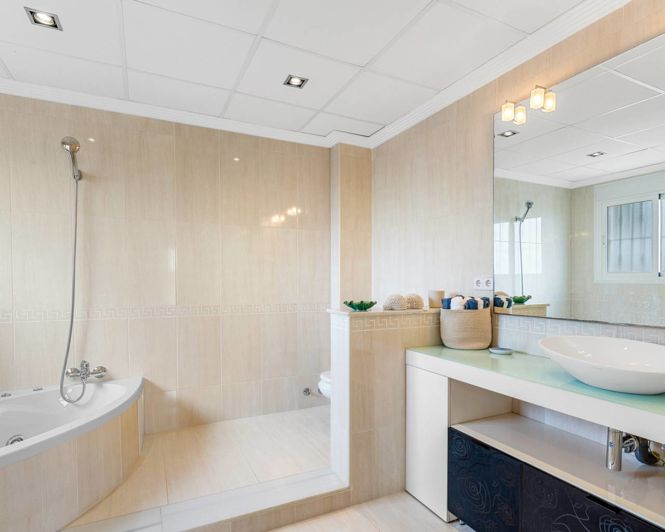 Image No.18-4 Bed Villa for sale