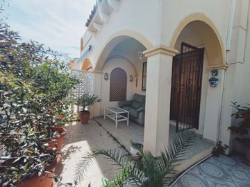 4726-semi-detached-villa-for-sale-in-playa-fl