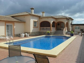 villa-for-sale-in-jalon-1