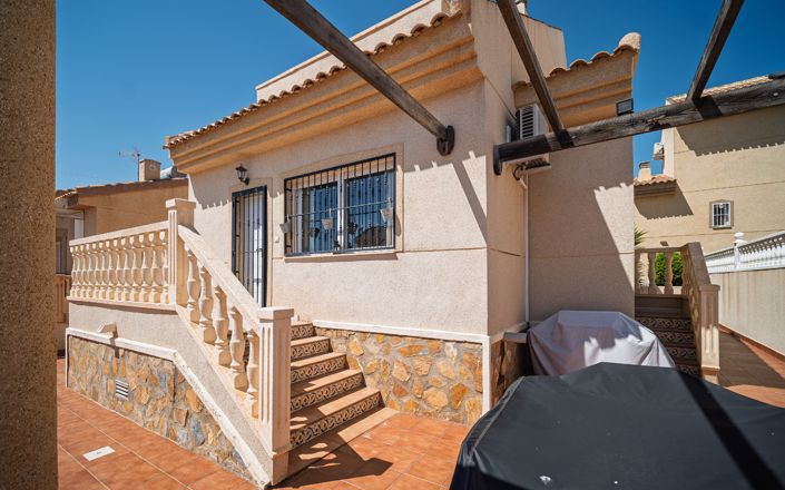 Image No.1-3 Bed Villa for sale