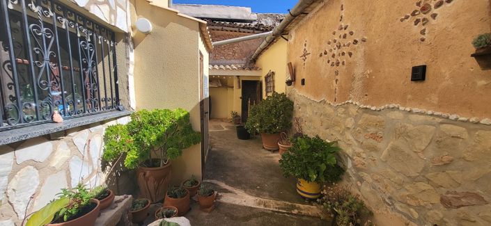 Image No.36-6 Bed Country House for sale