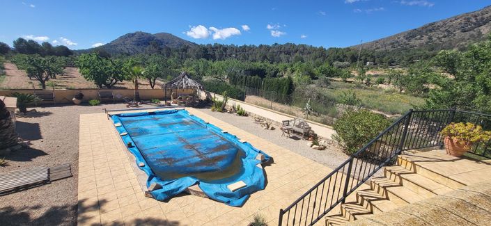 Image No.5-6 Bed Country House for sale