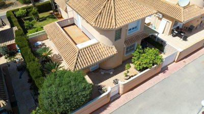 villa-for-sale-in-punta-prima-es646-176572-1