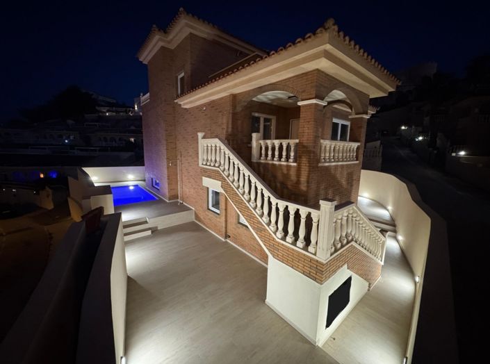 Image No.1-4 Bed Villa for sale
