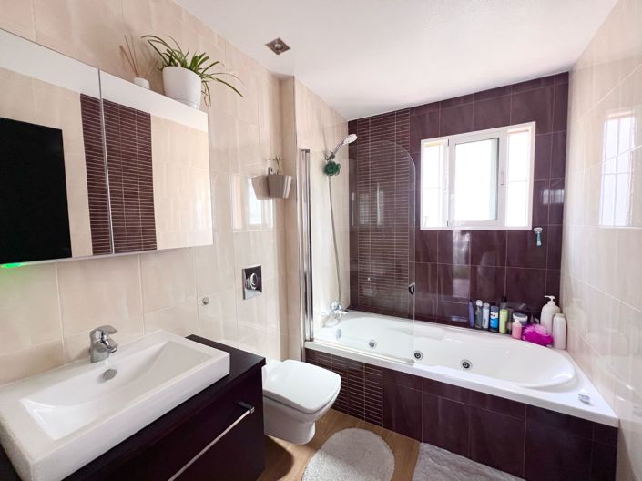 Image No.12-4 Bed Villa for sale