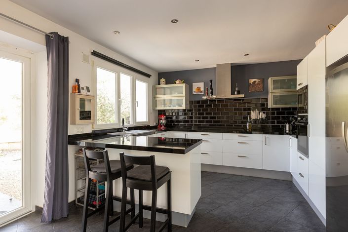 Image No.10-5 Bed Villa for sale