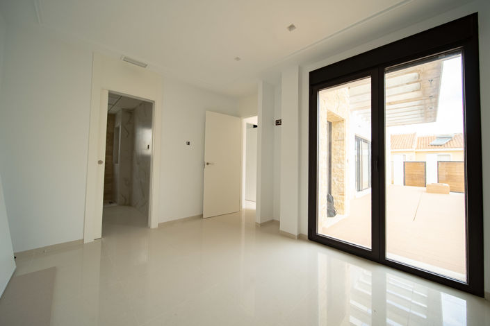 Image No.18-3 Bed Villa for sale