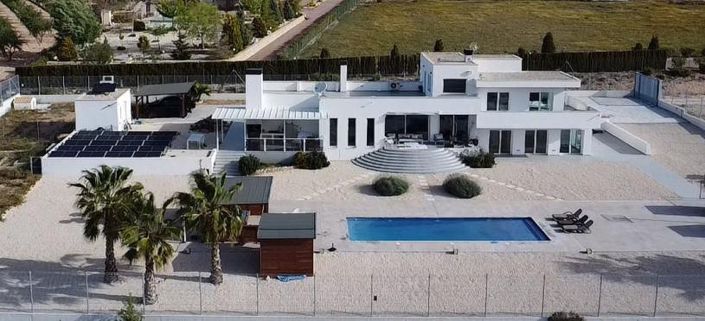 Image No.1-5 Bed Villa for sale