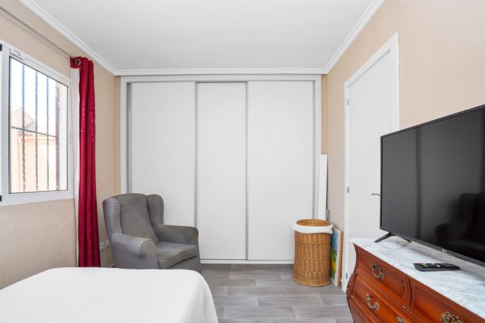 Image No.18-2 Bed Townhouse for sale