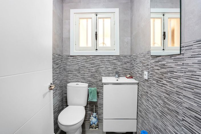 Image No.19-2 Bed Townhouse for sale