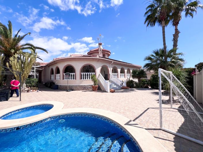 Image No.1-4 Bed Villa for sale