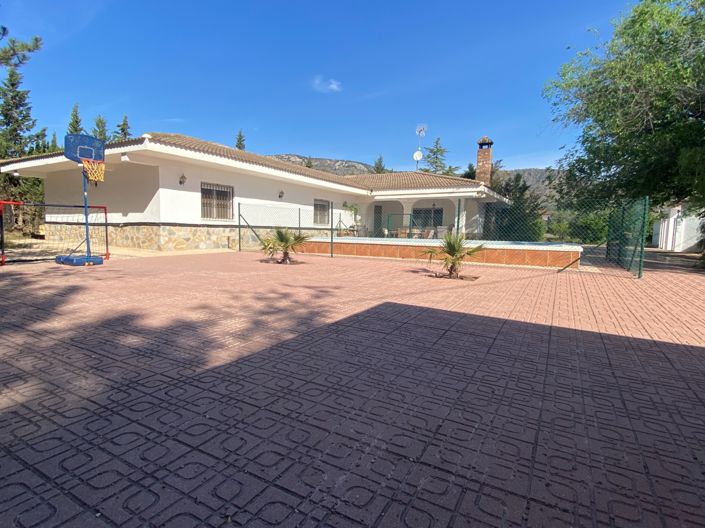 Image No.1-7 Bed Villa for sale
