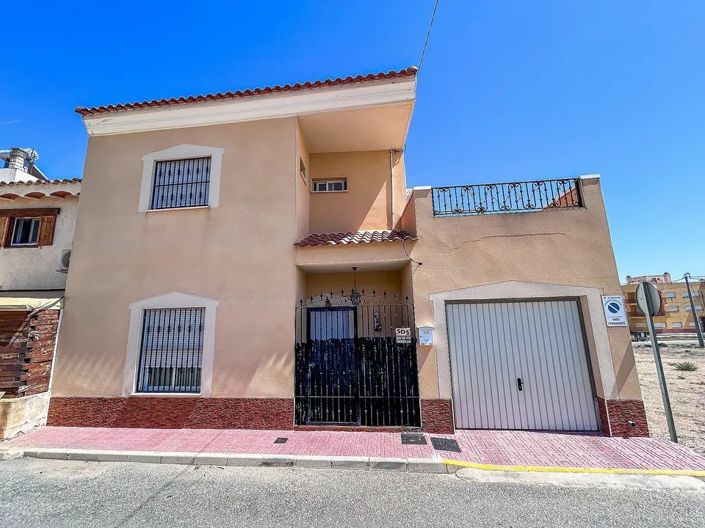 Image No.1-3 Bed Townhouse for sale