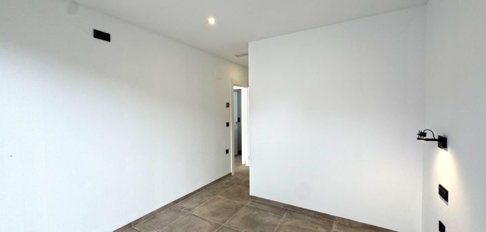 Image No.25-4 Bed Villa for sale