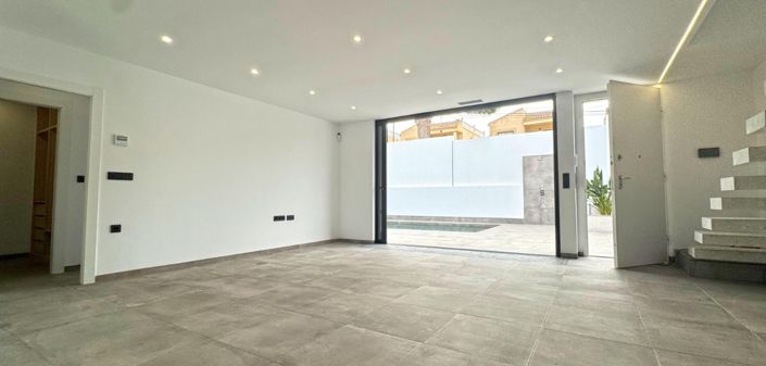 Image No.7-4 Bed Villa for sale