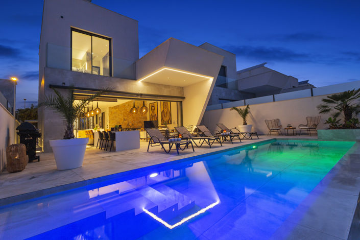 Image No.1-4 Bed Villa for sale