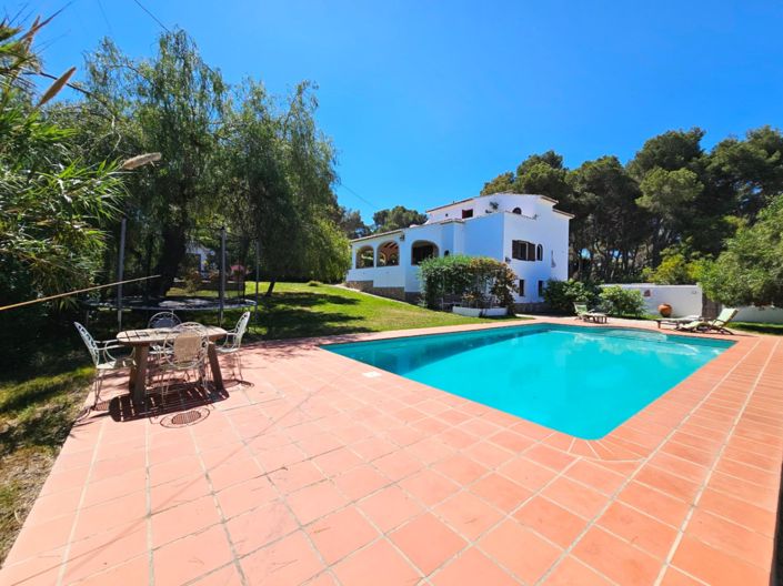 Image No.1-6 Bed Villa for sale