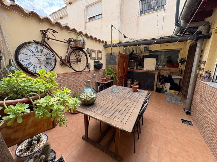 Image No.1-4 Bed Townhouse for sale