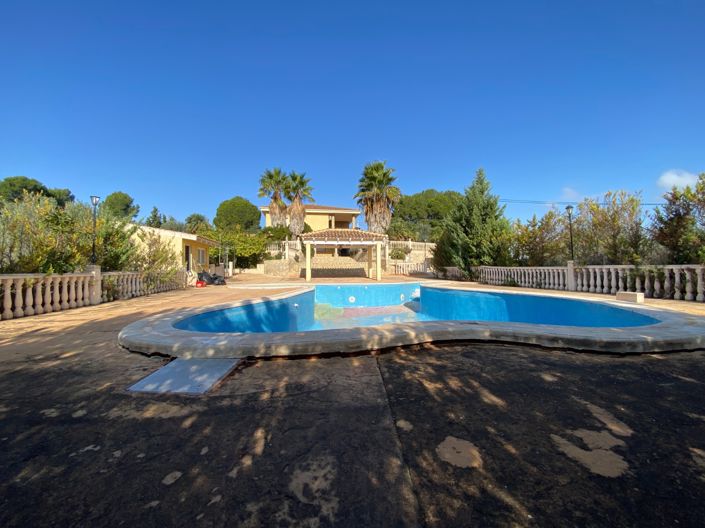 Image No.1-4 Bed Villa for sale