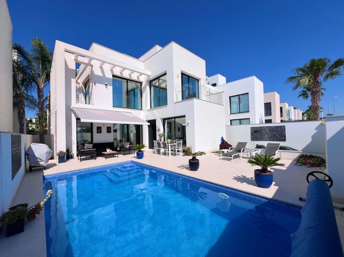 Image No.1-3 Bed Villa for sale