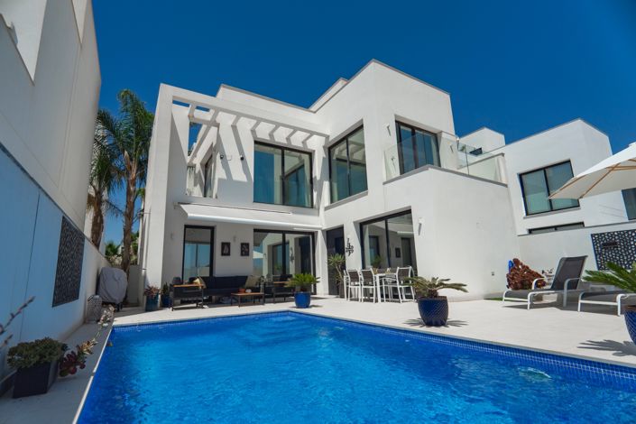 Image No.1-3 Bed Villa for sale