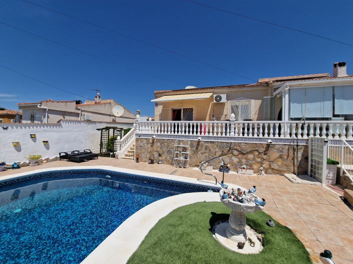 Image No.1-3 Bed Villa for sale