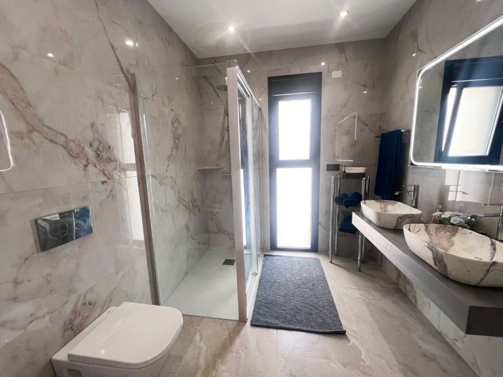 Image No.11-4 Bed Villa for sale