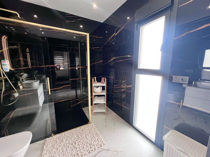 Image No.15-4 Bed Villa for sale